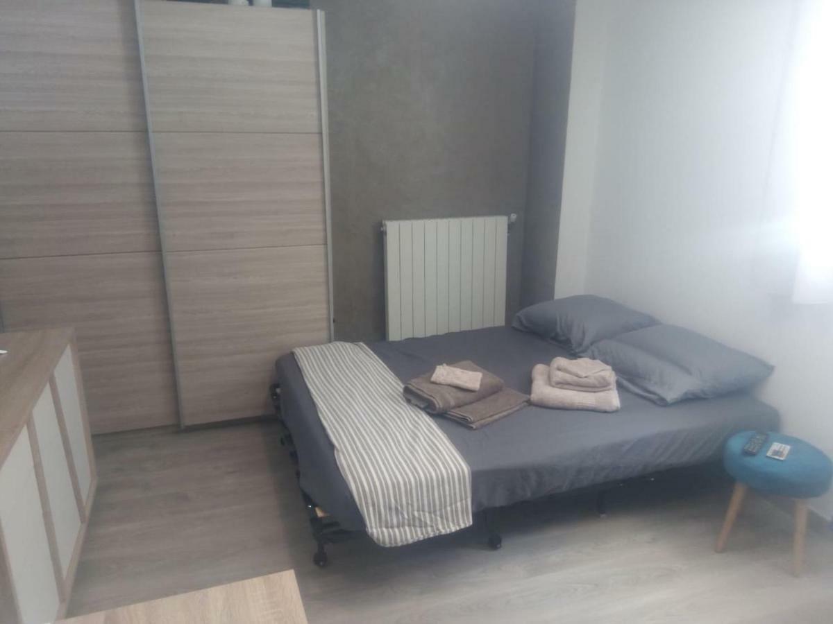 Appartement Climatise A 300m Du Port. Refait A Neuf. *